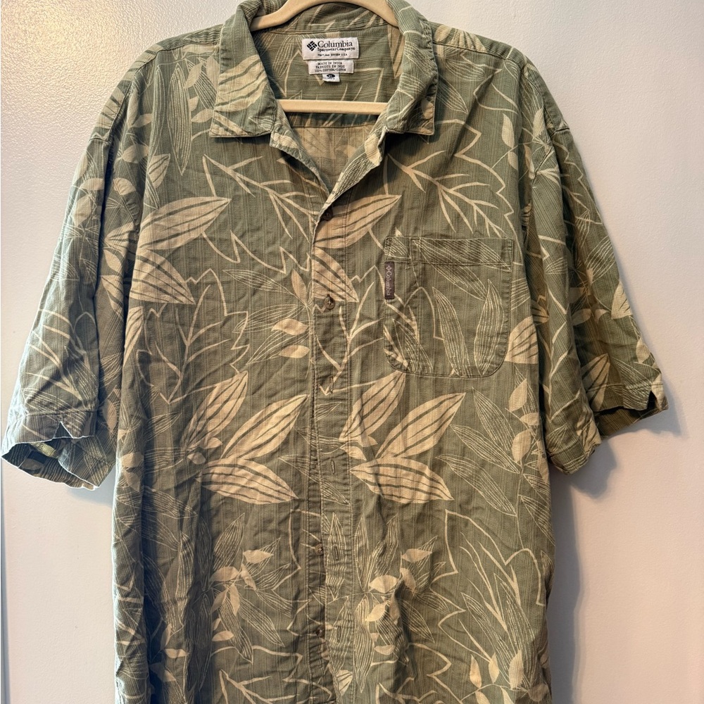 Columbia Green‎ Leaf Print Short Sleeve Button-Down Shirt